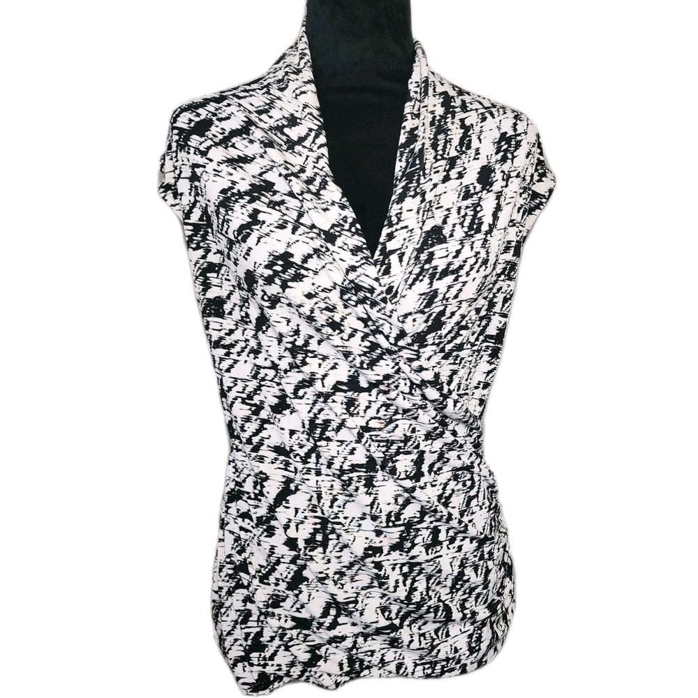 Chaus New York Women Top Size M Black & White Elastic Sides Sleeveless